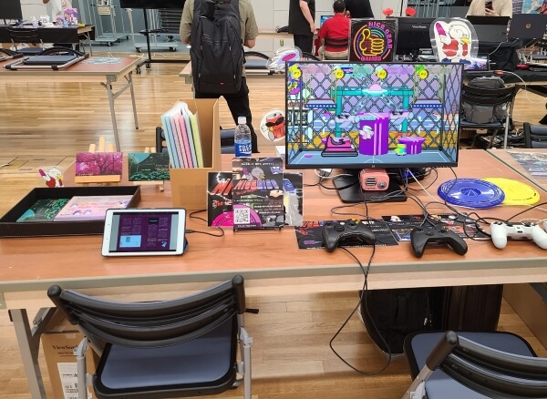 The Nice Gear Games booth at Tokyo Game Dungeon 3, showing off Indie Tsushin on the left and Nice Disc on the right